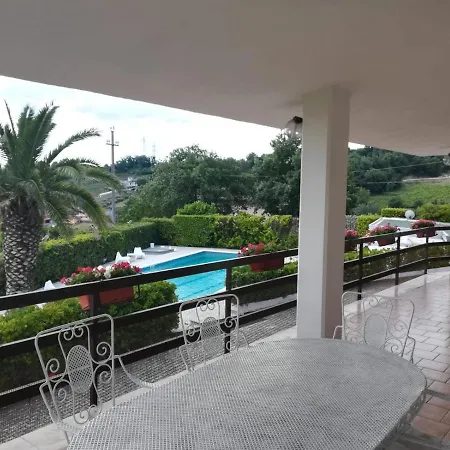 Assunta Con Piscina ベネヴェント