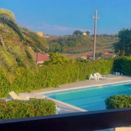 Assunta Con Piscina Μπενεβέντο